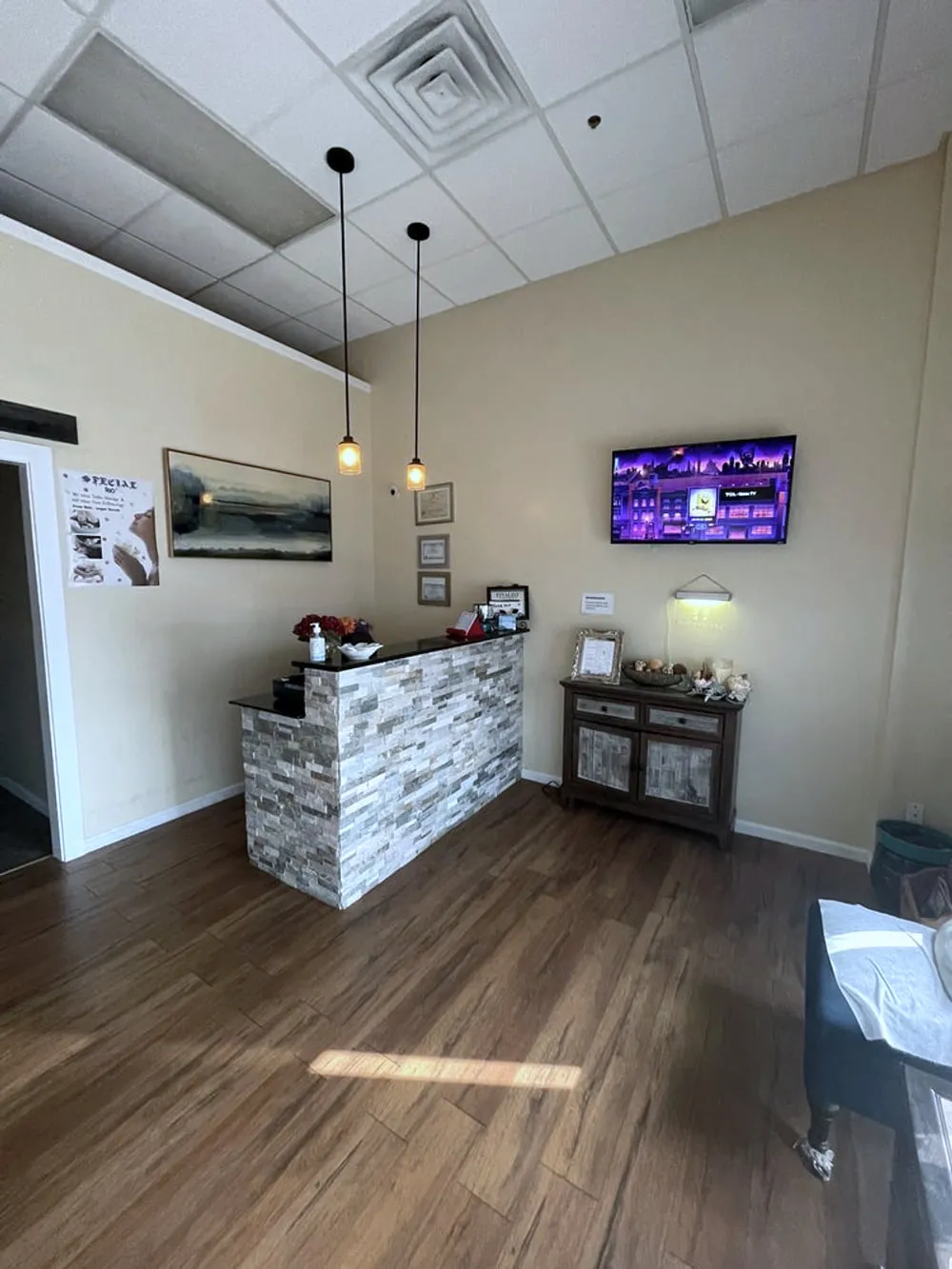 The front desk and waiting area at LJY Reflexology on Lebanon Pike in Hermitage